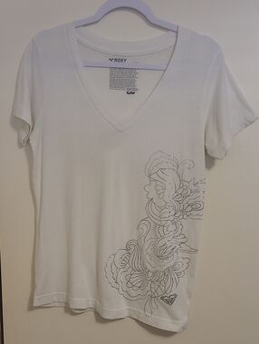 Roxy White V‑Neck Short Sleeve Tee with Floral Outline